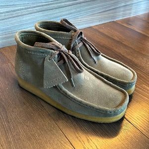 Clarks Wallabies size 8 US Mens